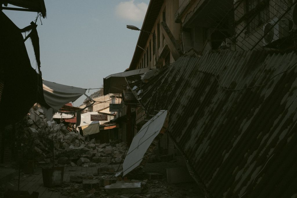 Terremotos devastan Venezuela: militarización y crítica por lentitud&nbsp;asistencial