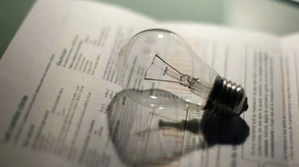 El Gobierno de Kicillof acudió a la Justicia para habilitar nuevas subas de luz en Buenos Aires